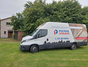 Zateplení stropu rodinného domu pomocí foukané izolace